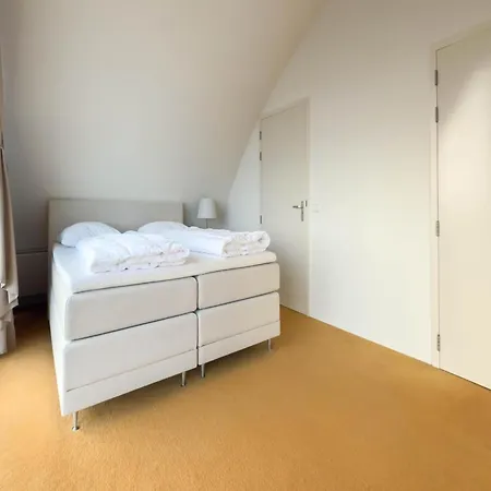 Luxury Beachfront For 5 شقة *