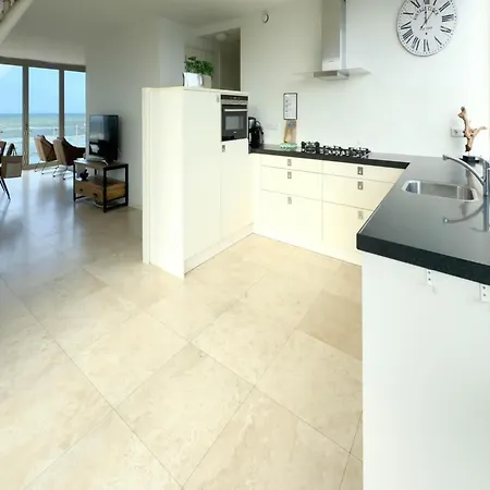 Luxury Beachfront For 5 아파트 *