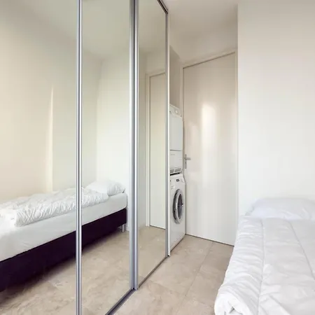 아파트 Luxury Beachfront For 5 에크몬드안지