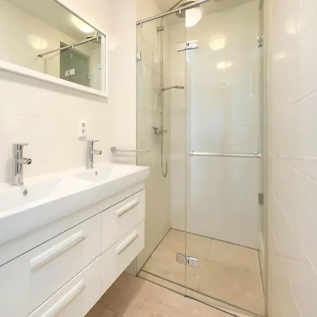 Luxury Beachfront For 5 شقة إغموند آن زي